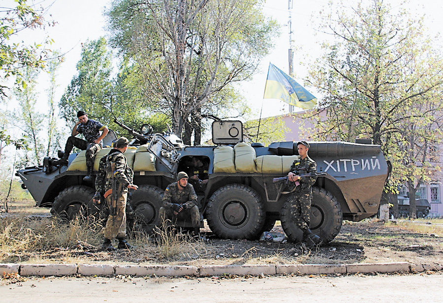 Перерву між обстрілами з боку терористів наші хлопці використовують для відпочинку. Фото автора